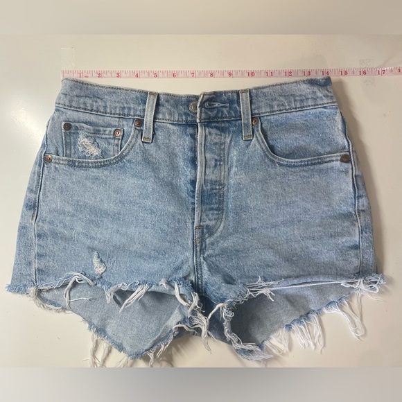 Levi’s Shorts, Size 27 - Picture 2 of 4